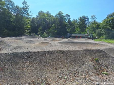Občina Kamnik vlaga v športno infrastrukturo uredili smo dolgo pričakovani kolesarski poligon – Pumptrack Kamnik (1)